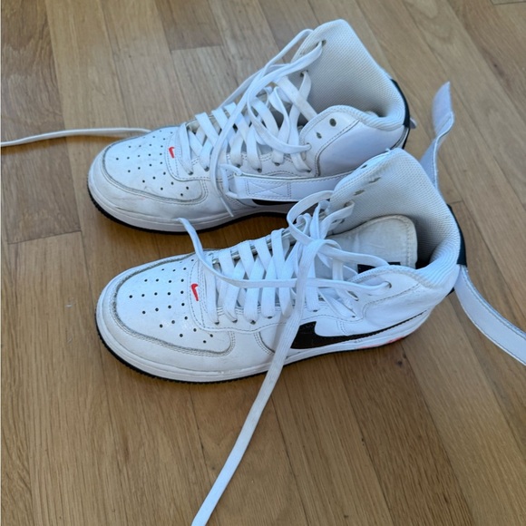 Nike Kids White and Black Air Sneakers - Picture 8 of 13